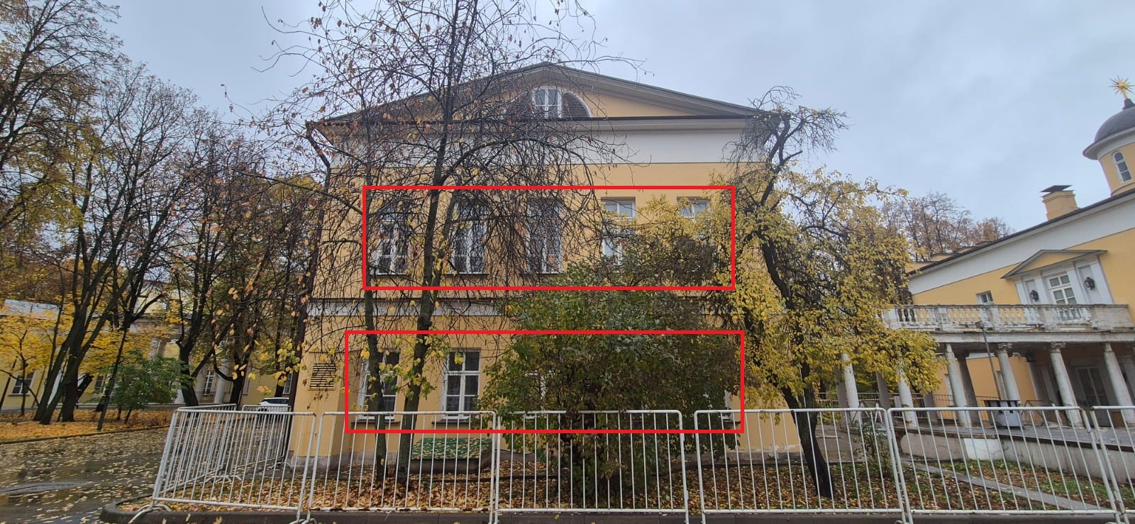 ГП16965519.Нежилое помещение.Фасад здания с выделенными окнами реализуемого объекта_5.jpeg