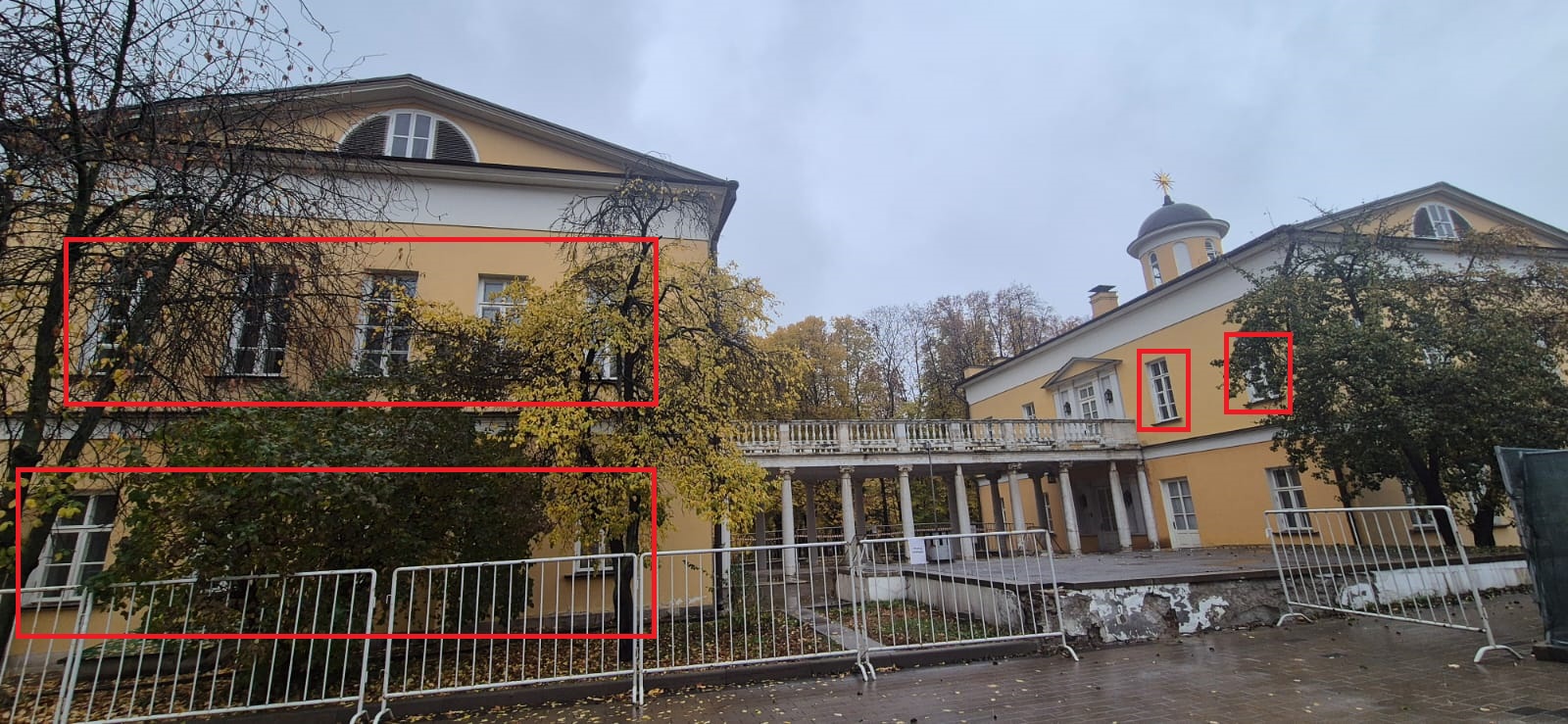 ГП16965519.Нежилое помещение.Фасад здания с выделенными окнами реализуемого объекта.jpeg