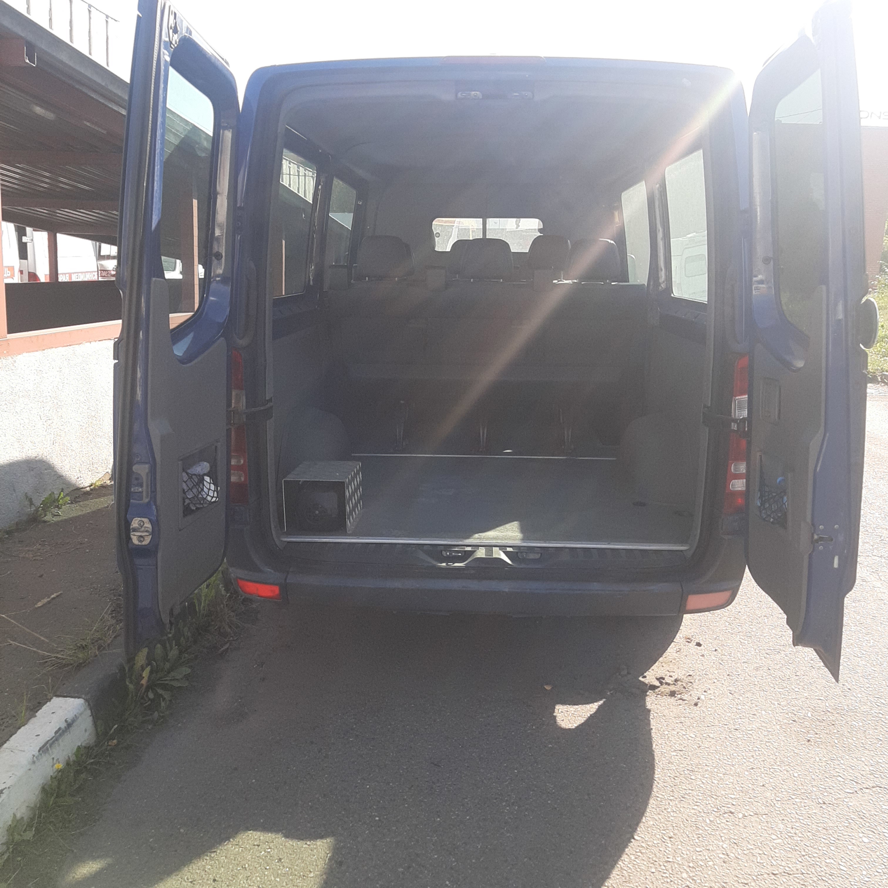 ГП16954872.Транспортное средство.Вид салона с правой стороны пассажирского ряда.jpg