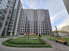 ГП16975506.Нежилое помещение.Фасад здания с выделенными окнами реализуемого объекта_2.jpg