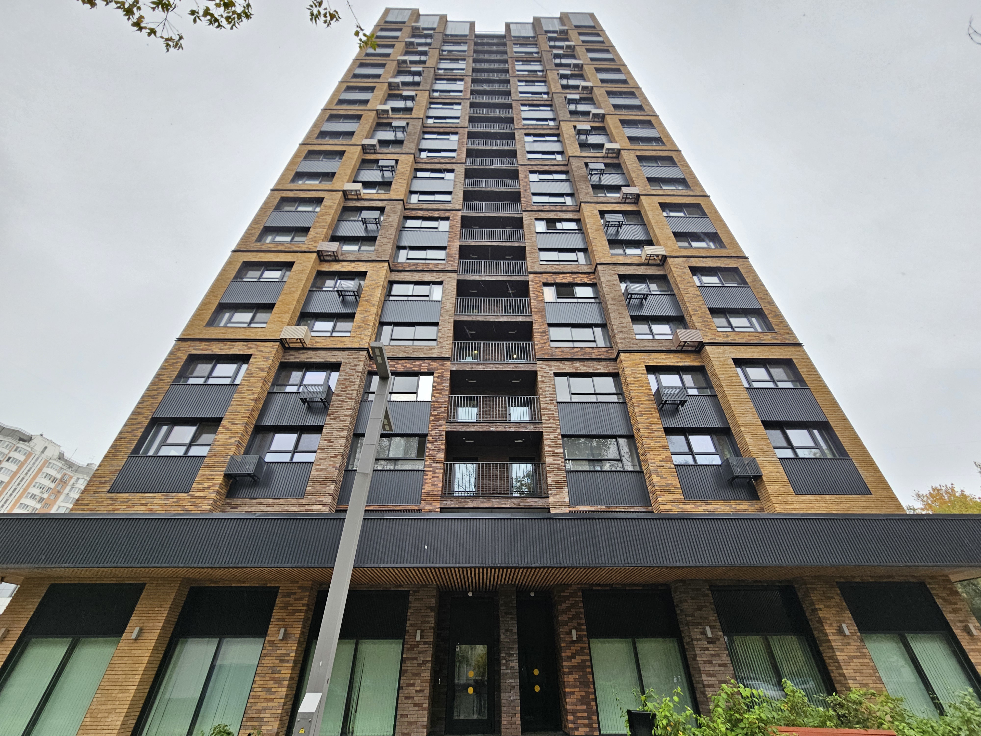 ГП16975583.Нежилое помещение.Общий фасад здания.jpg