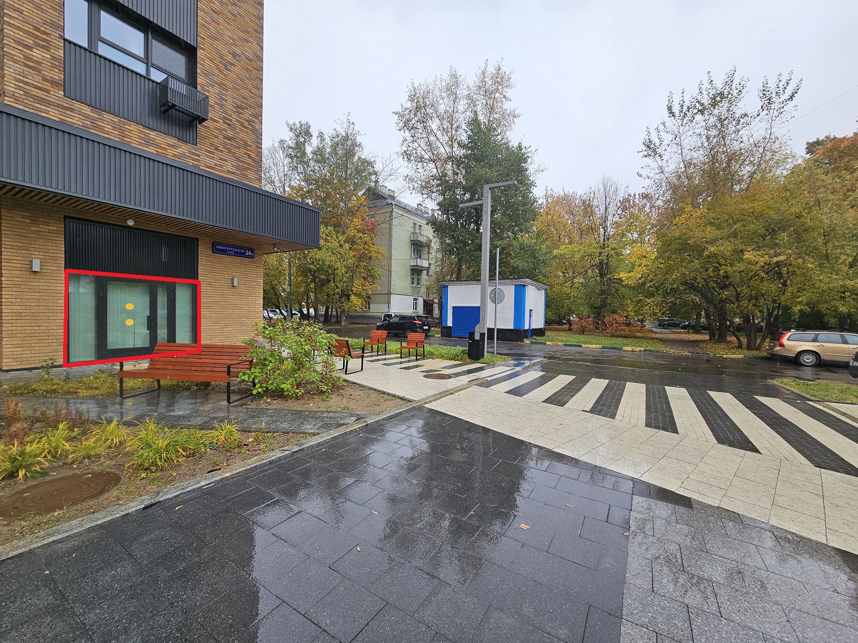 ГП16975583.Нежилое помещение.Фасад здания с выделенными окнами реализуемого объекта.jpg