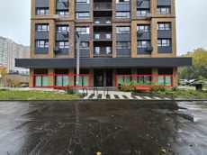 ГП16975583.Нежилое помещение.Фасад здания с выделенными окнами реализуемого объекта_2.jpg