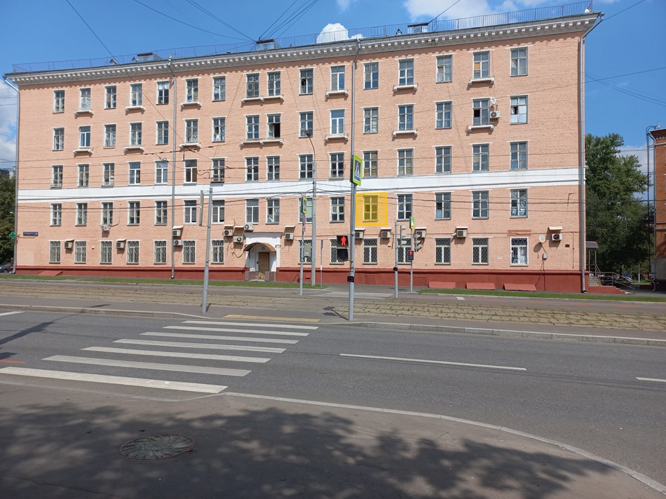 ГП16964631.Квартира.Фасад здания с выделенными окнами реализуемого объекта.jpg