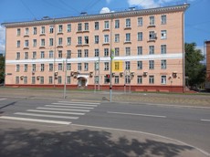 ГП16964631.Квартира.Фасад здания с выделенными окнами реализуемого объекта.jpg