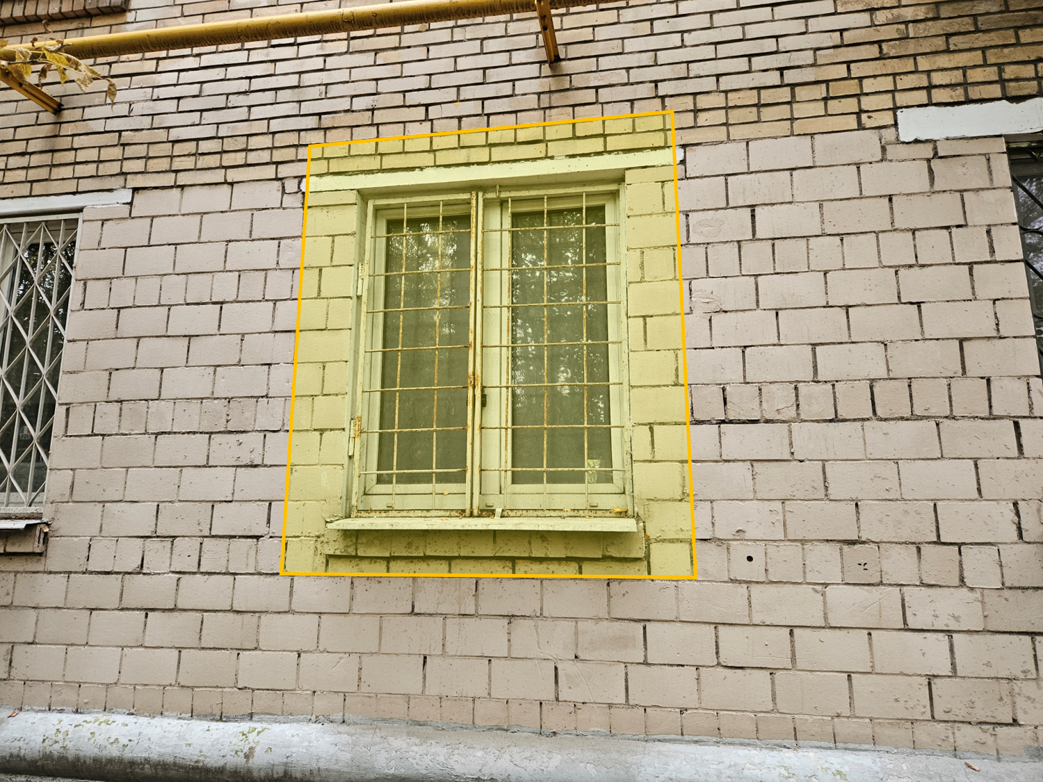 ГП16967601.Квартира.Фасад здания с выделенными окнами реализуемого объекта.png