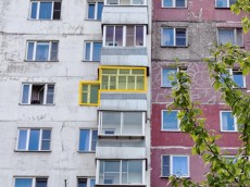 ГП16963955.Квартира.Фасад здания с выделенными окнами реализуемого объекта.jpg