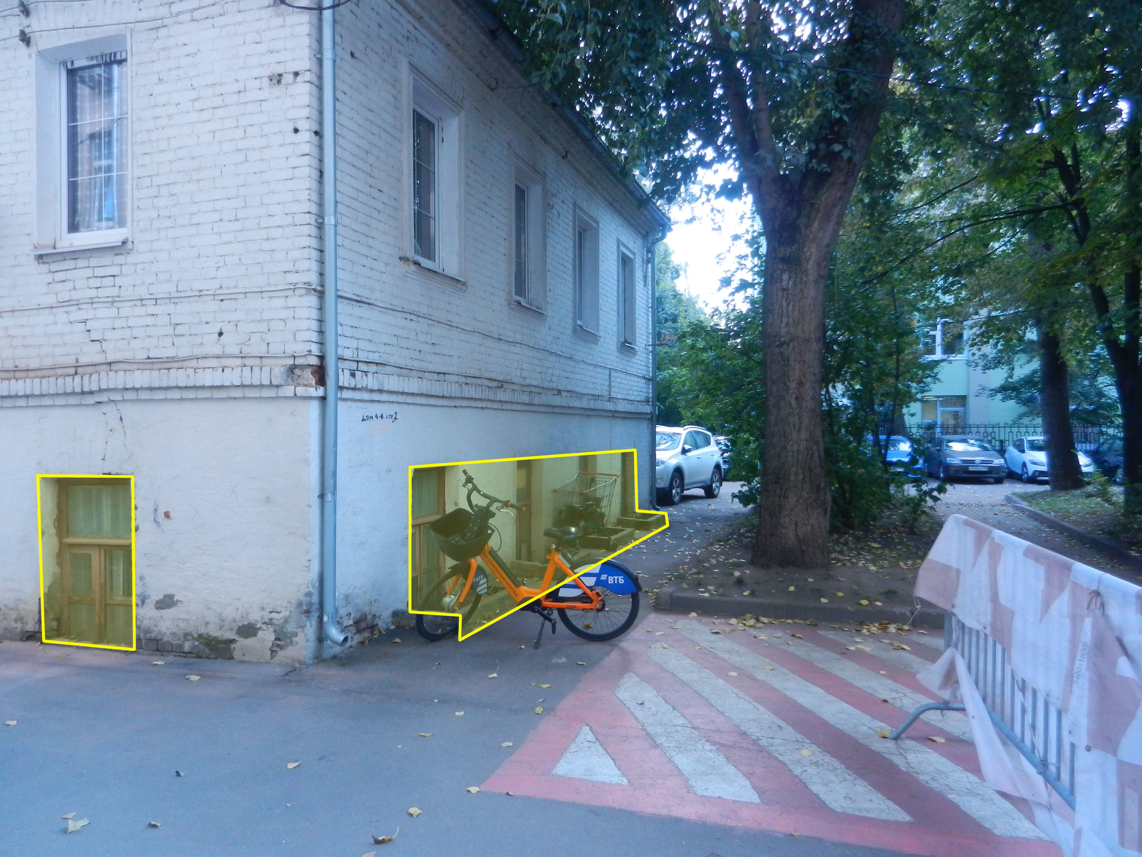 ГП16969124.Нежилое помещение.Фасад здания с выделенными окнами реализуемого объекта_2.jpg