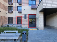 ГП16975934.Нежилое помещение.Фасад здания с выделенными окнами реализуемого объекта.jpg