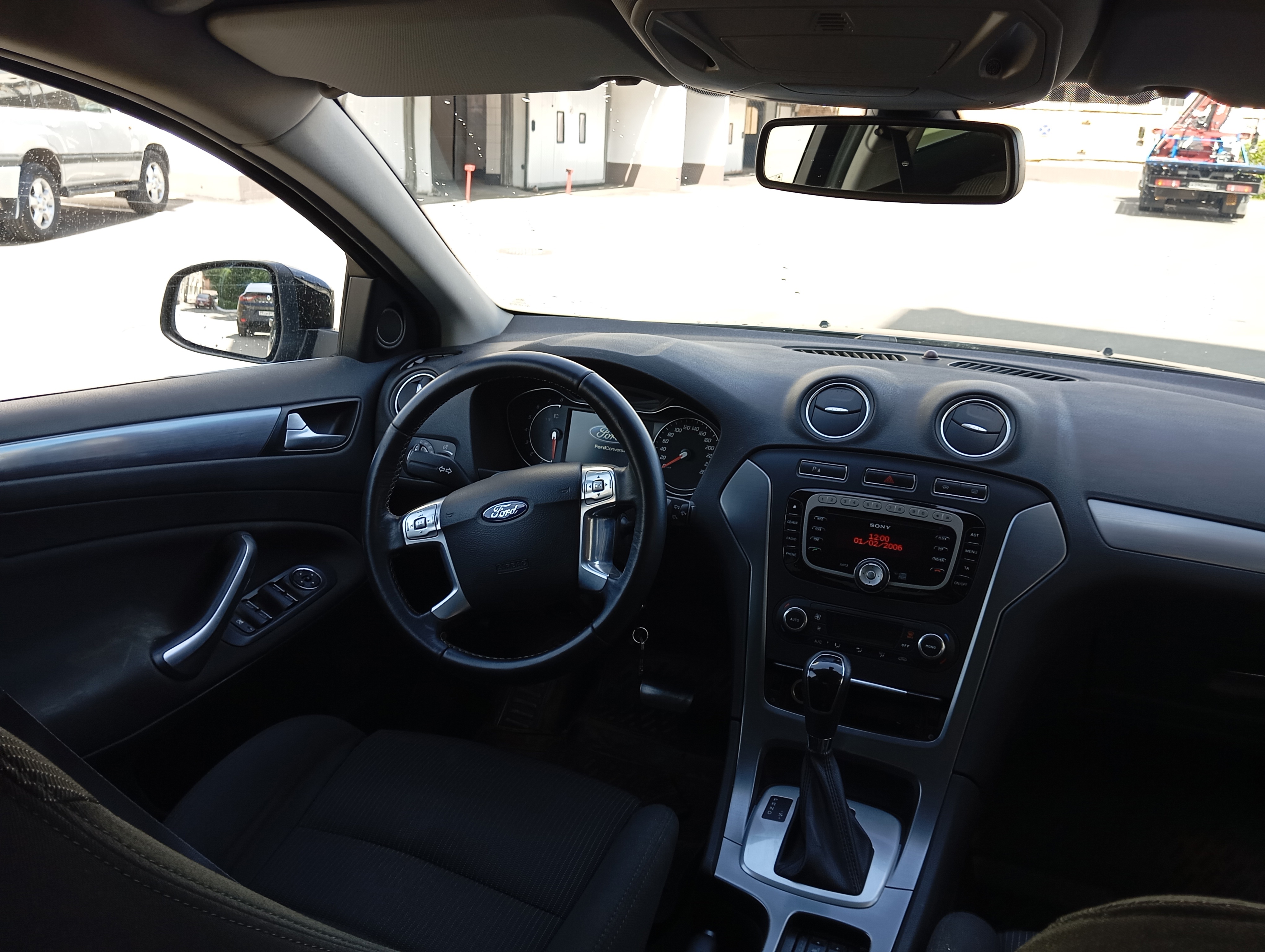 ГП16963936.Транспортное средство.Вид салона с правой стороны пассажирского ряда.jpg