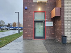 ГП16975882.Нежилое помещение.Фасад здания с выделенными окнами реализуемого объекта_2.jpg