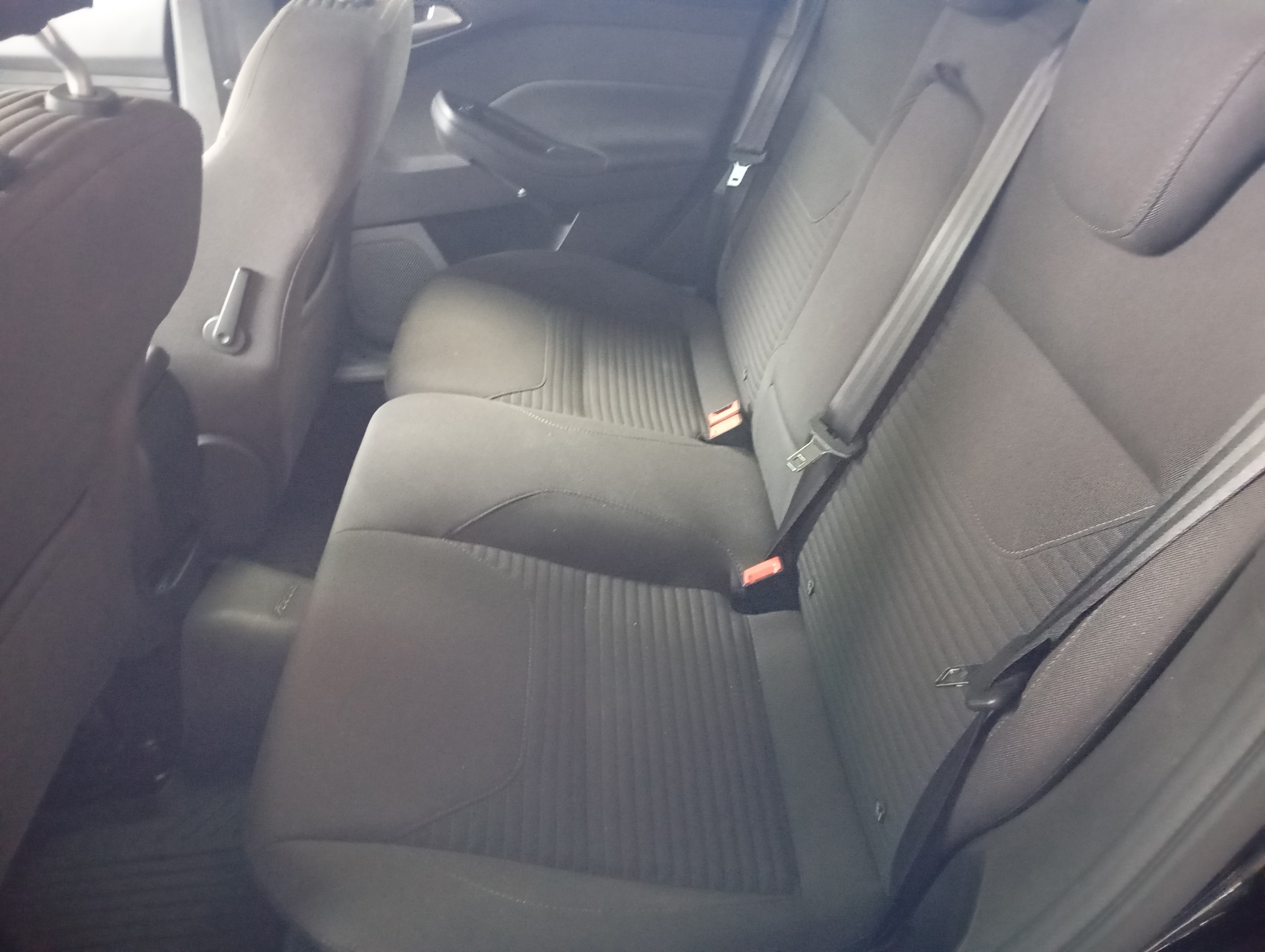 ГП16963925.Транспортное средство.Вид салона с левой стороны пассажирского ряда.jpg