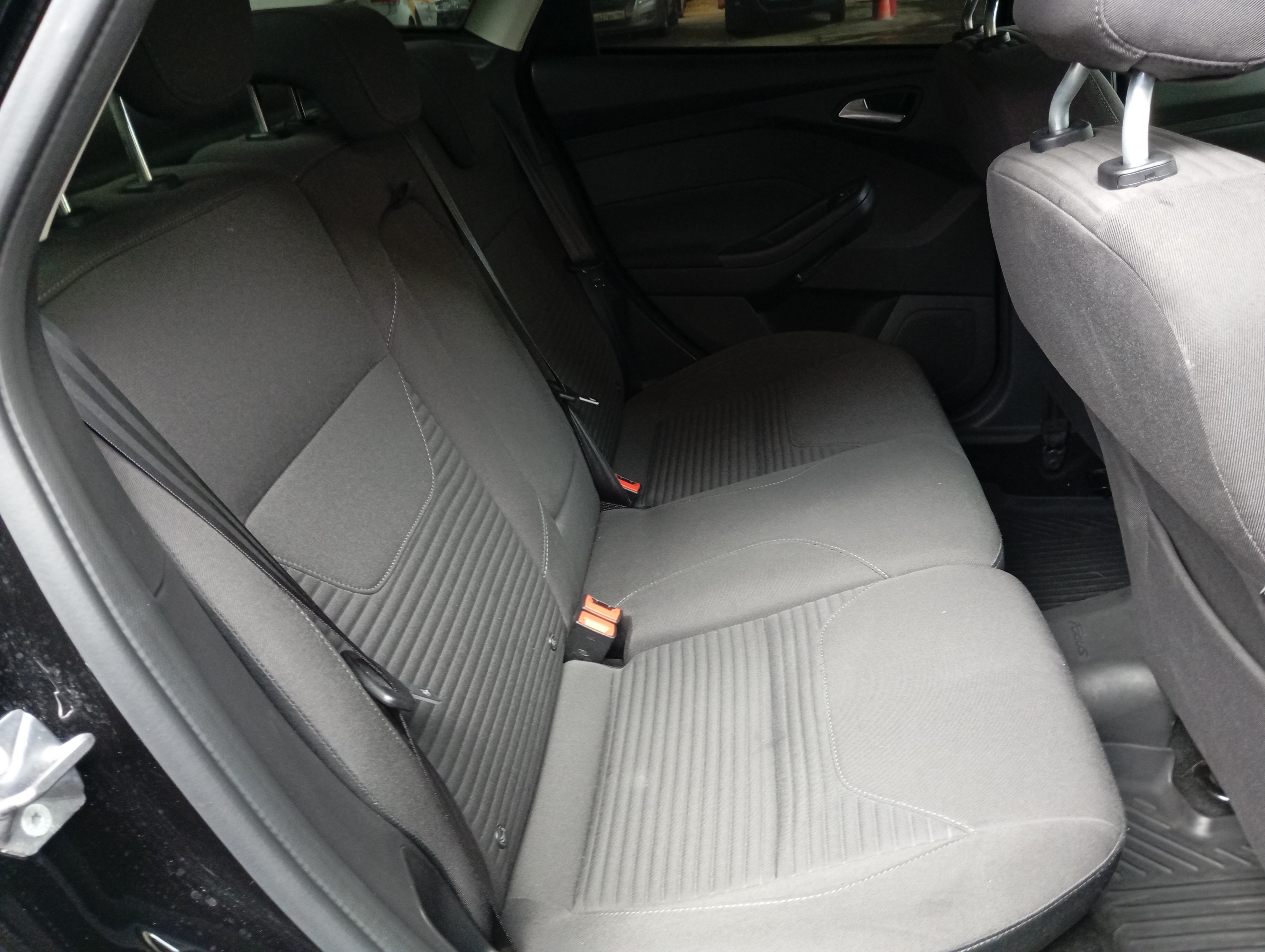 ГП16963925.Транспортное средство.Вид салона с правой стороны пассажирского ряда.jpg