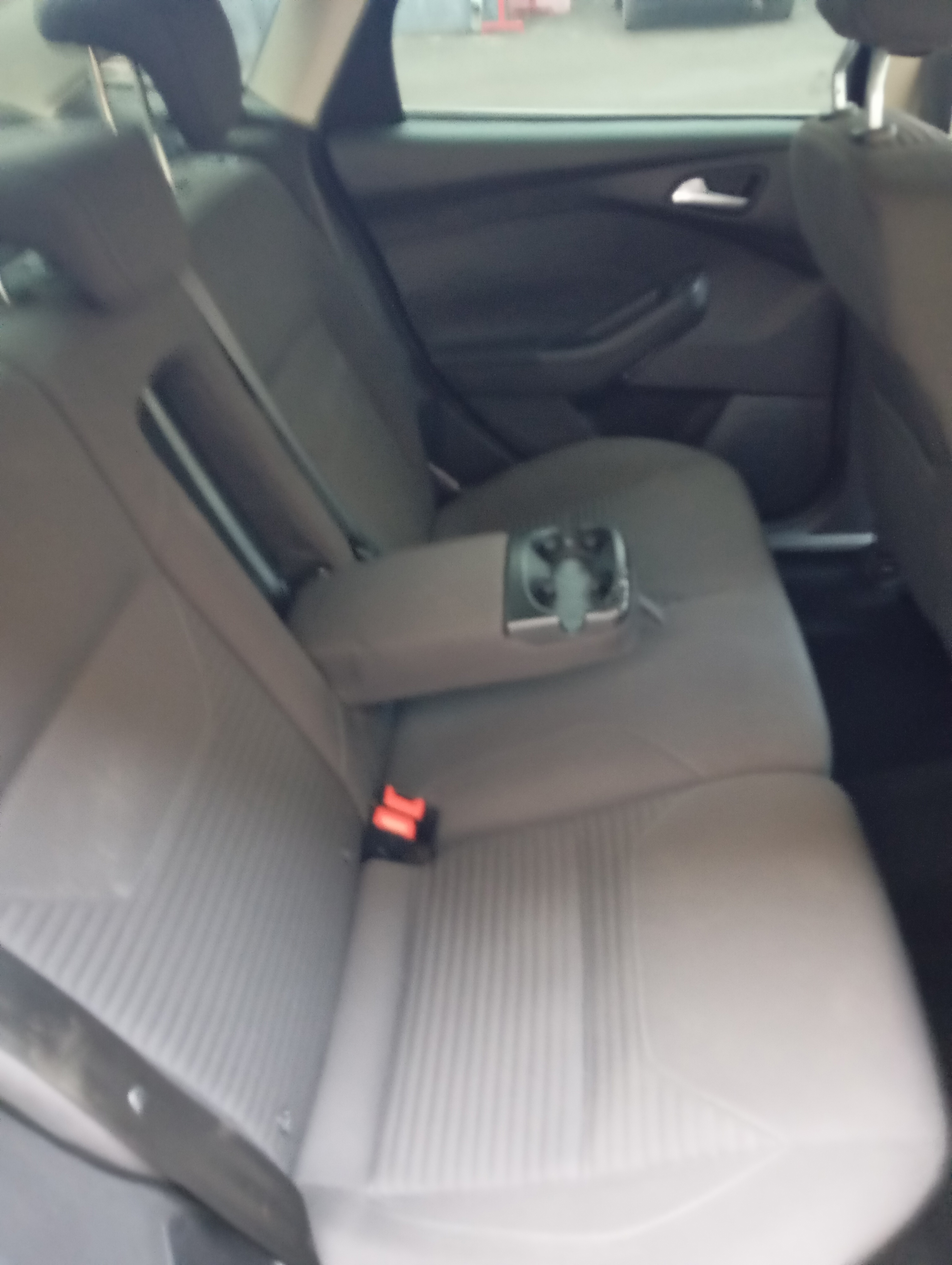 ГП16976150.Транспортное средство.Вид салона с правой стороны пассажирского ряда.jpg