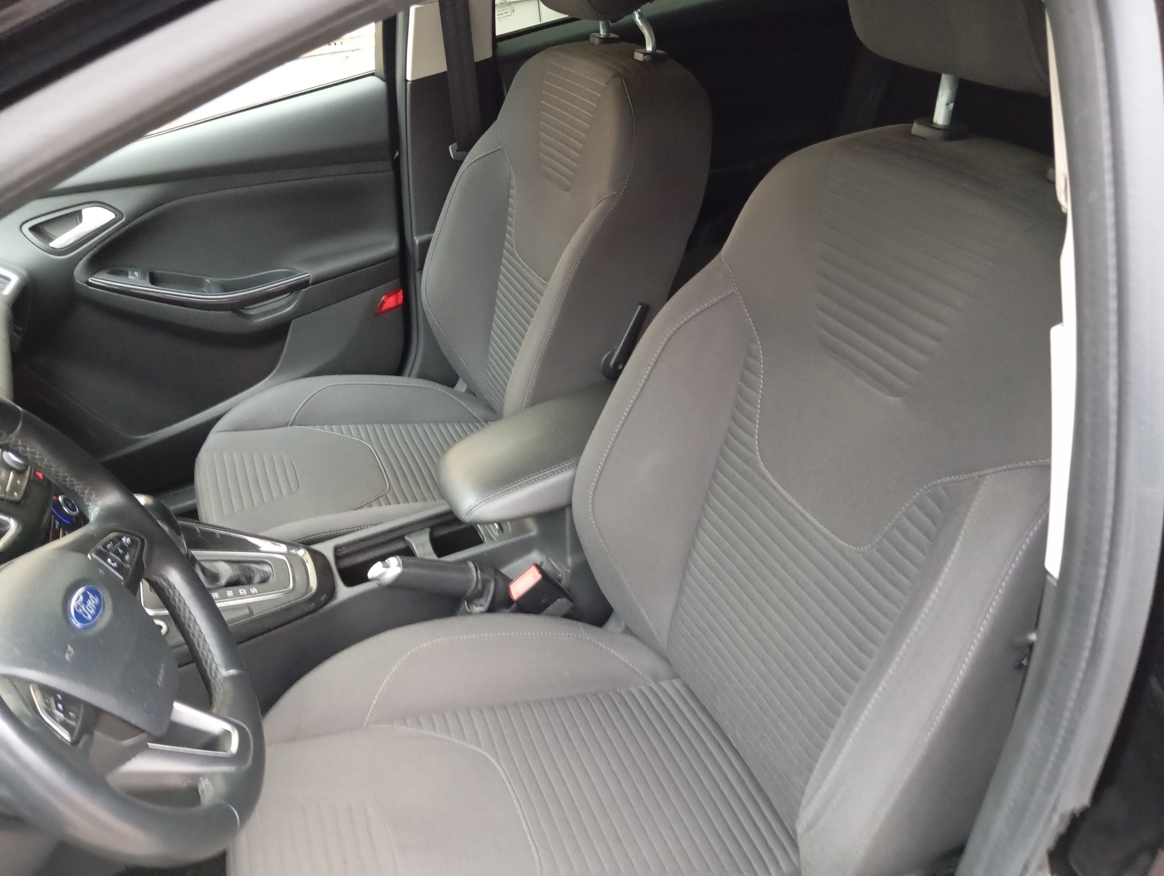 ГП16976150.Транспортное средство.Вид салона со стороны водителя.jpg