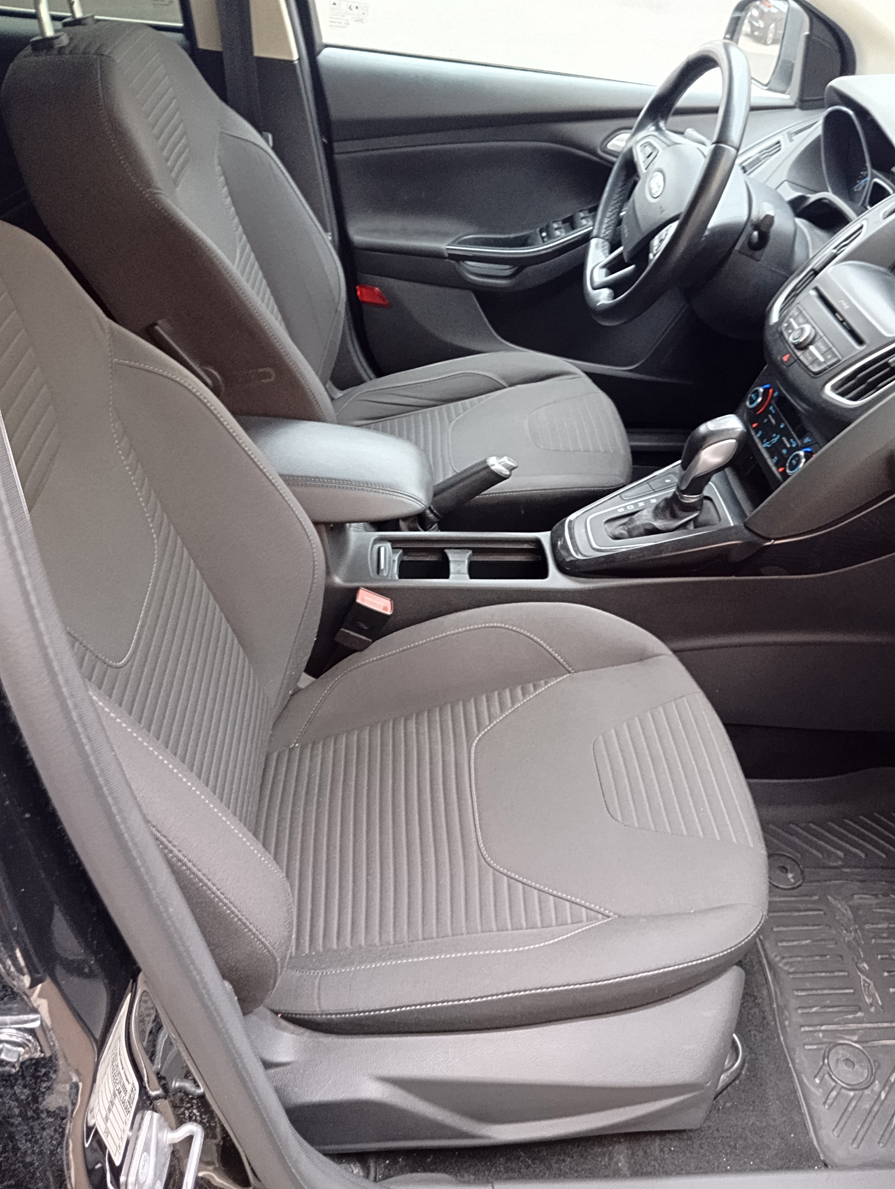 ГП16976150.Транспортное средство.Вид салона со стороны пассажира переднего ряда.jpg