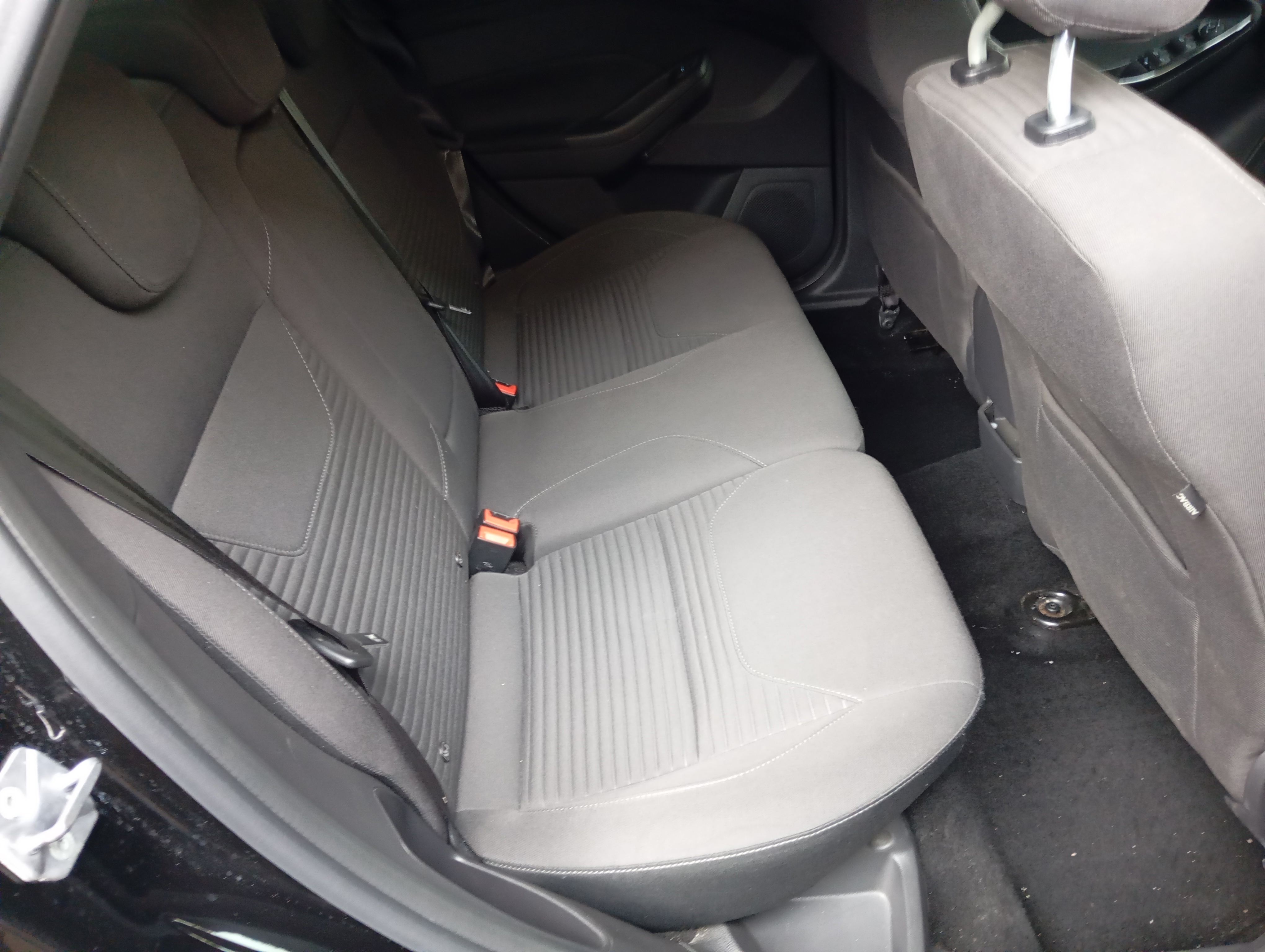 ГП16976160.Транспортное средство.Вид салона с правой стороны пассажирского ряда.jpg