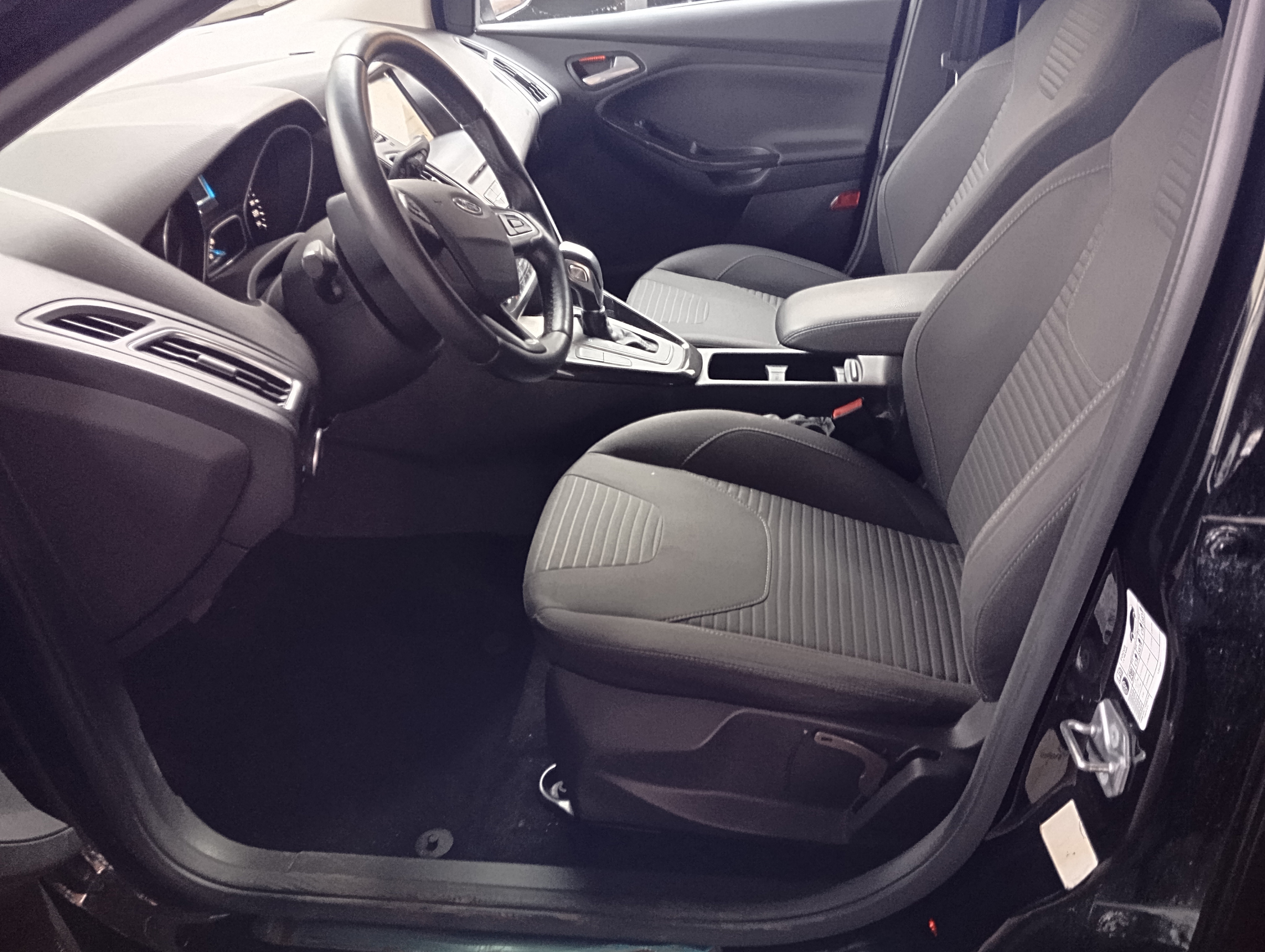 ГП16976160.Транспортное средство.Вид салона со стороны водителя.jpg