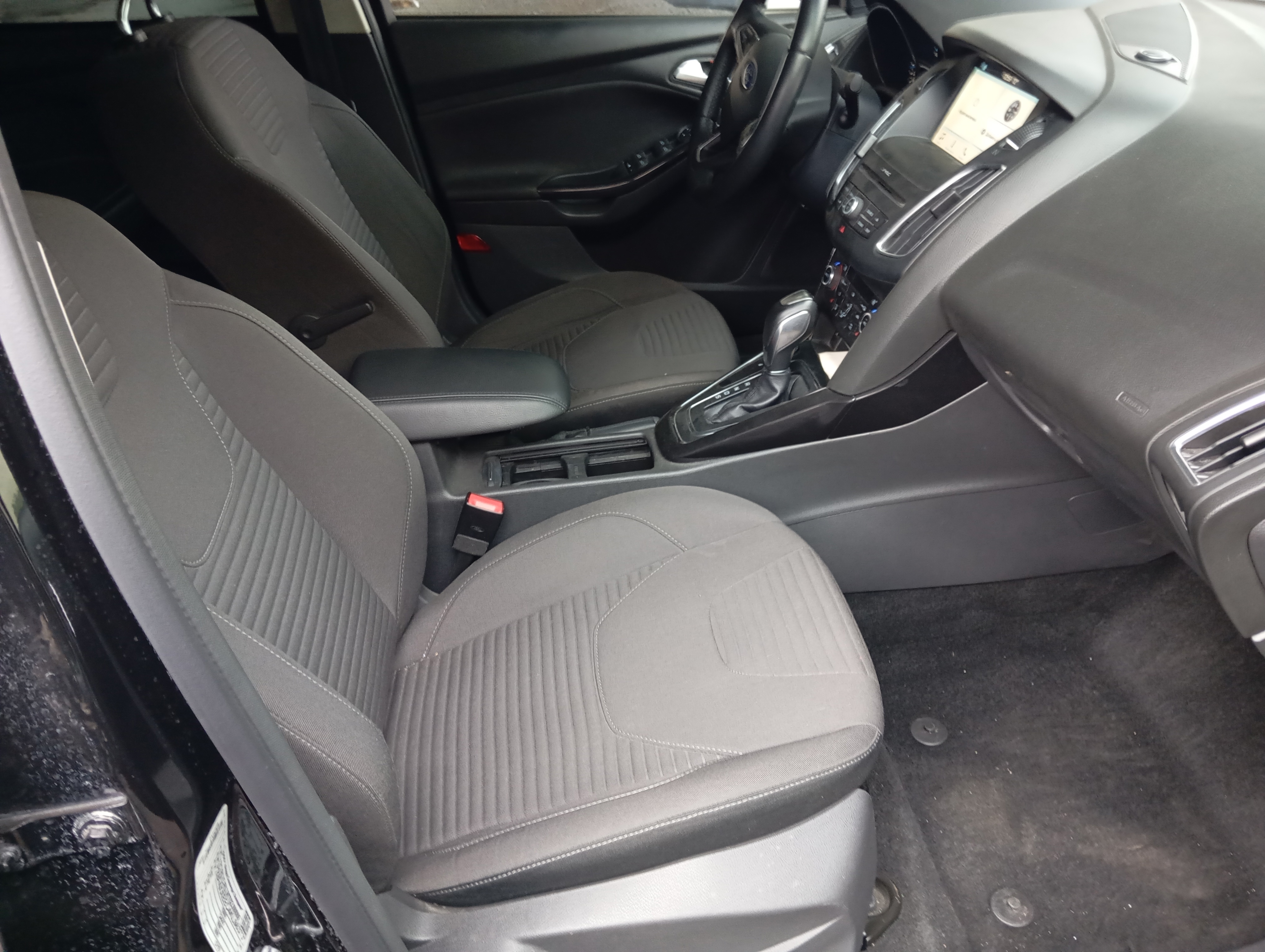 ГП16976160.Транспортное средство.Вид салона со стороны пассажира переднего ряда.jpg