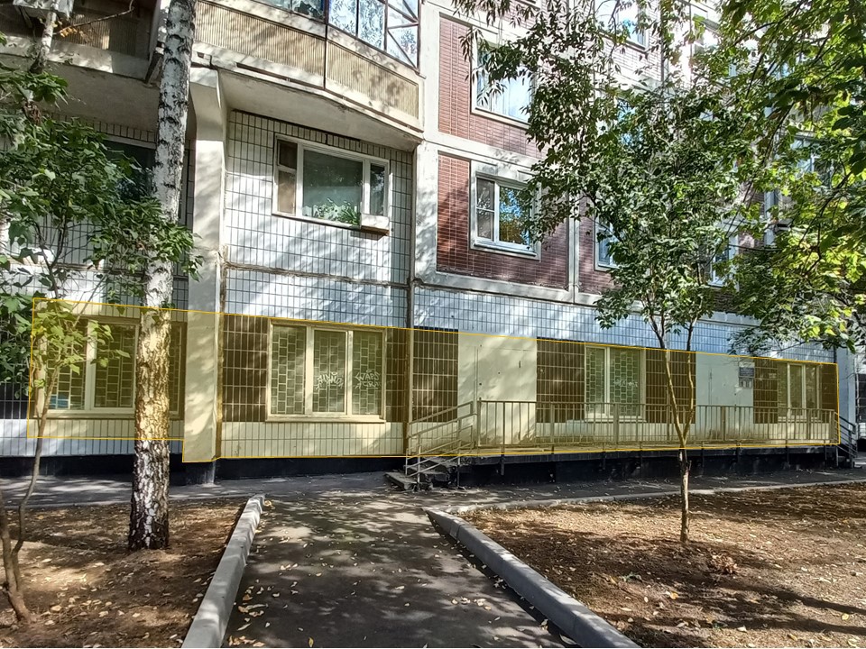 ГП16860251.Нежилое помещение.Фасад здания с выделенными окнами реализуемого объекта_2.jpg