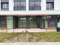 ГП16970167.Нежилое помещение.Фасад здания с выделенными окнами реализуемого объекта.jpg