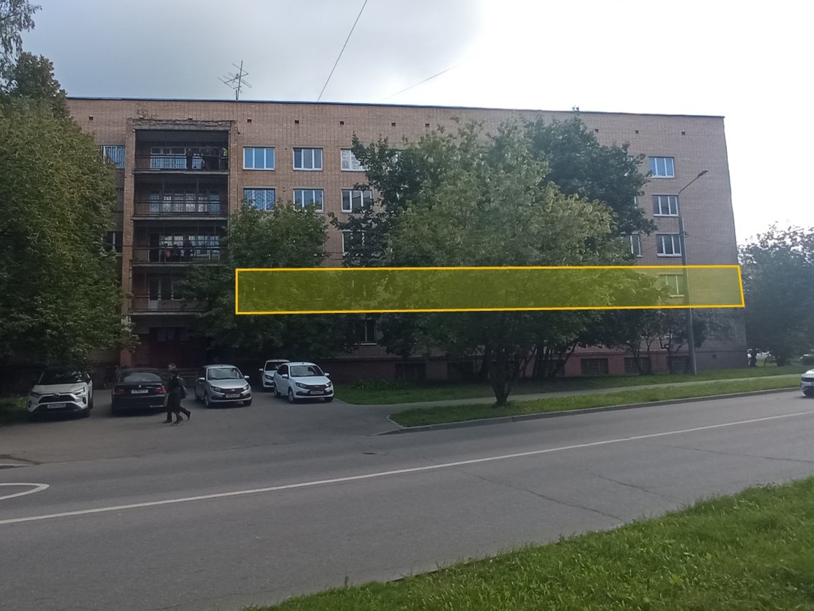 ГП16966658.Нежилое помещение.Фасад здания с выделенными окнами реализуемого объекта.jpg