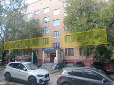 ГП16966658.Нежилое помещение.Фасад здания с выделенными окнами реализуемого объекта_3.jpg