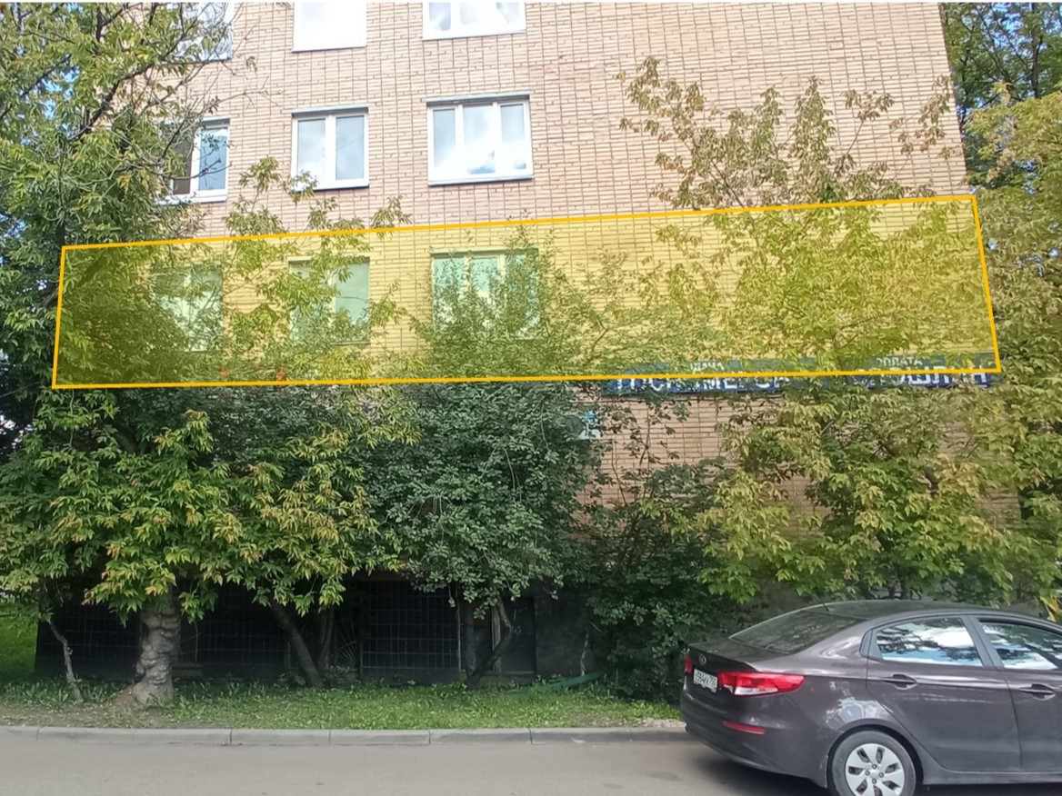 ГП16966658.Нежилое помещение.Фасад здания с выделенными окнами реализуемого объекта_2.jpg