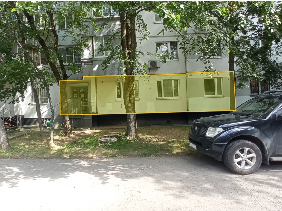 ГП16966832.Нежилое помещение.Фасад здания с выделенными окнами реализуемого объекта.jpg