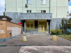 ГП16966835.Нежилое помещение.Фасад здания с выделенными окнами реализуемого объекта_2.jpg