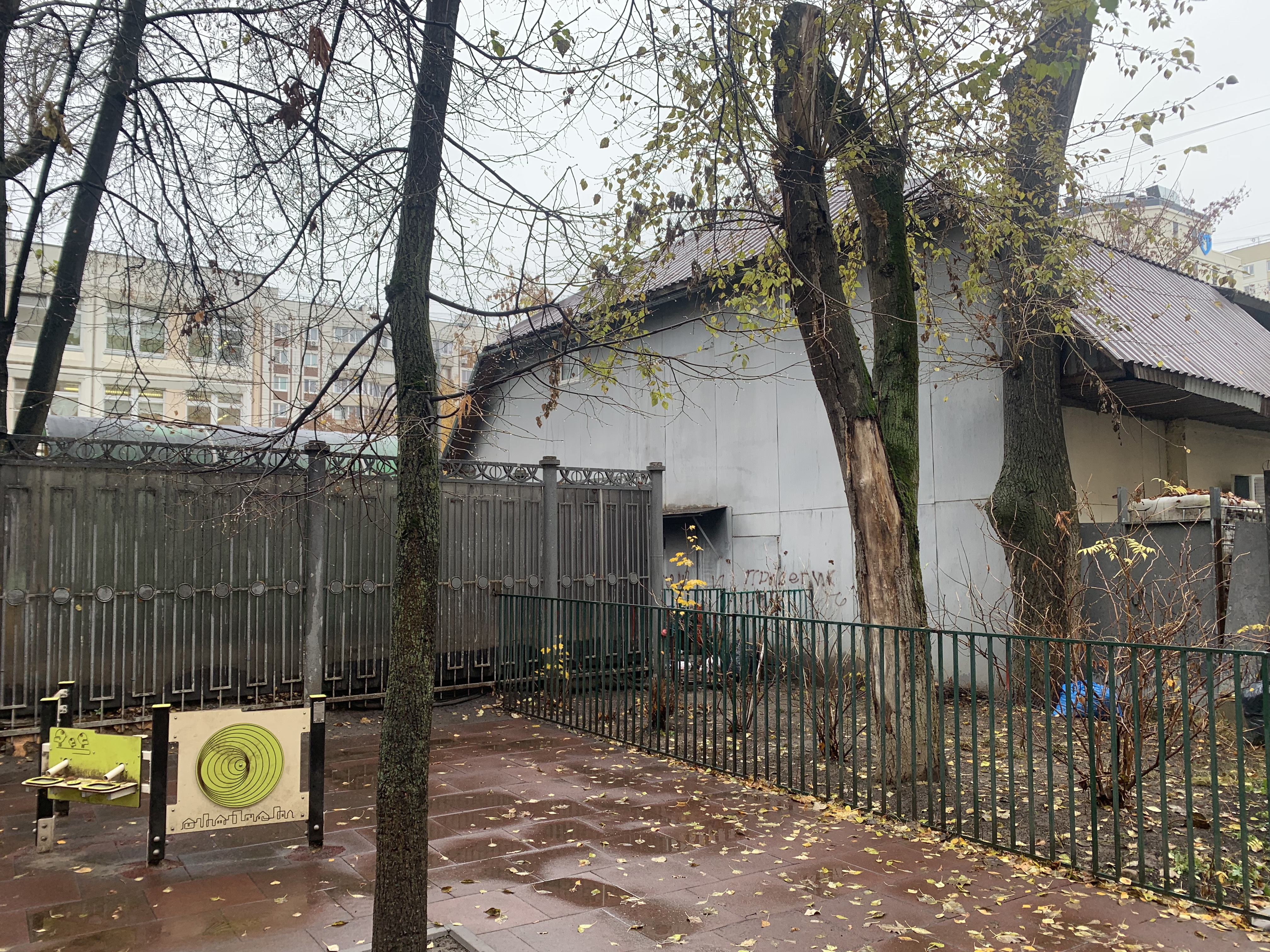 ГП16965111.Нежилое помещение.Фасад здания с выделенными окнами реализуемого объекта_2.jpg