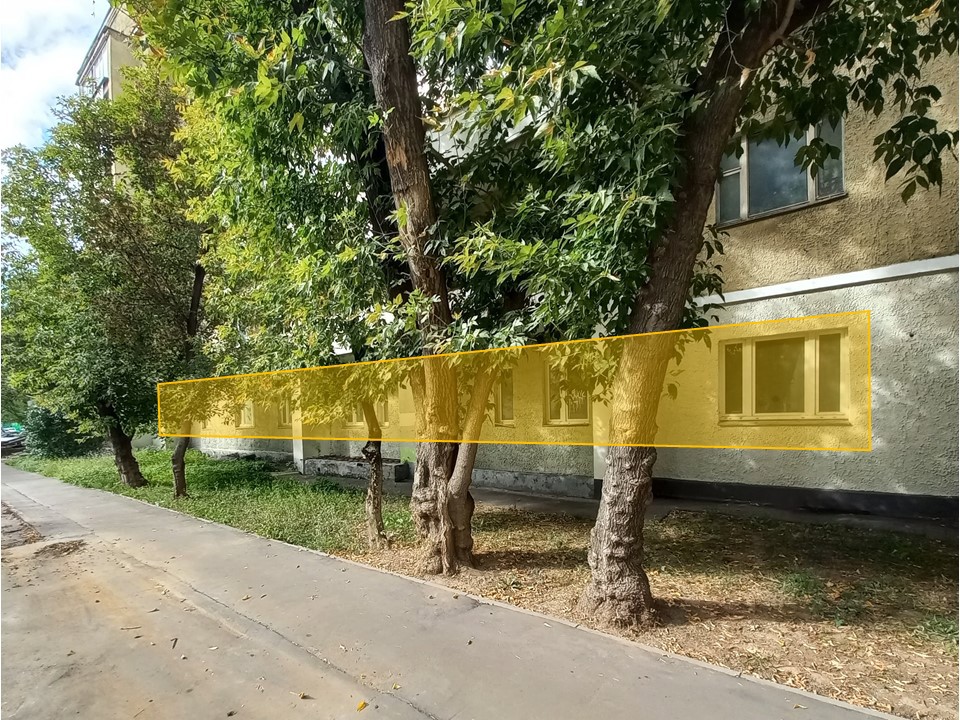 ГП16968208.Нежилое помещение.Фасад здания с выделенными окнами реализуемого объекта_2.jpg