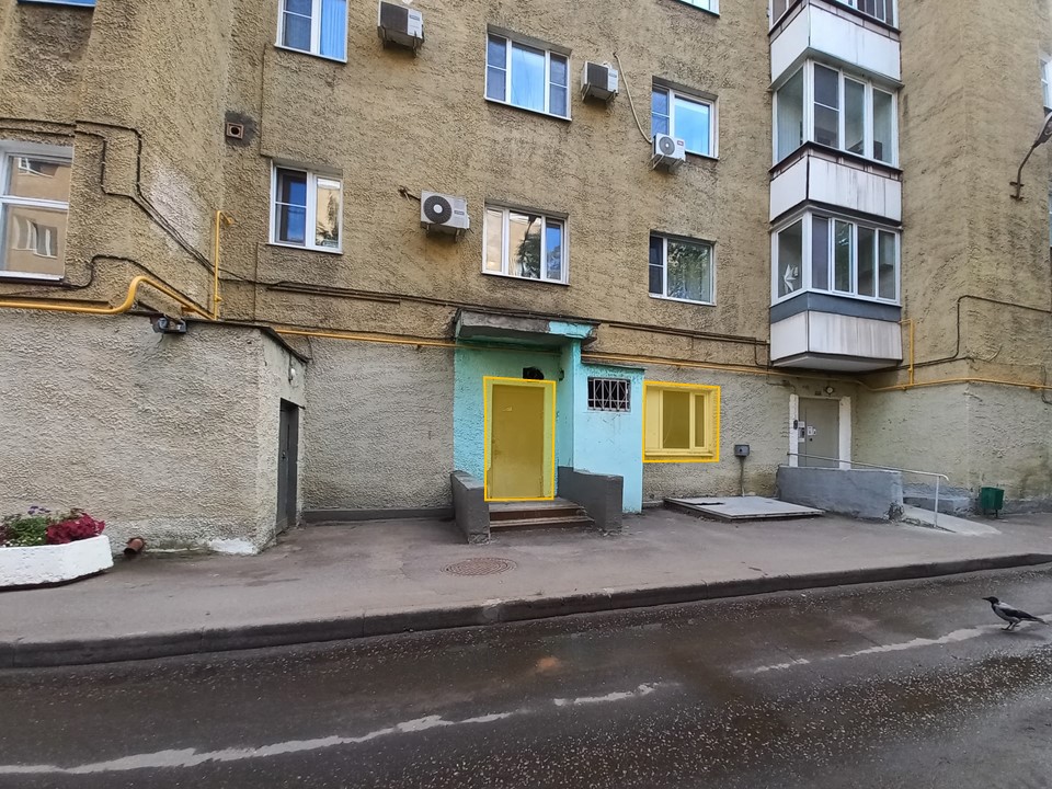 ГП16968208.Нежилое помещение.Фасад здания с выделенными окнами реализуемого объекта_4.jpg