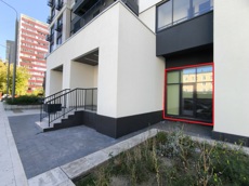 ГП16970727.Нежилое помещение.Фасад здания с выделенными окнами реализуемого объекта_3.jpg