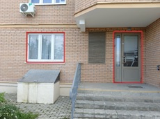 ГП16971057.Нежилое помещение.Фасад здания с выделенными окнами реализуемого объекта_2.jpg