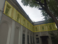 ГП16963439.Нежилое помещение.Фасад здания с выделенными окнами реализуемого объекта.jpg