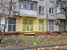 ГП16961421.Нежилое помещение.Фасад здания с выделенными окнами реализуемого объекта_4.png