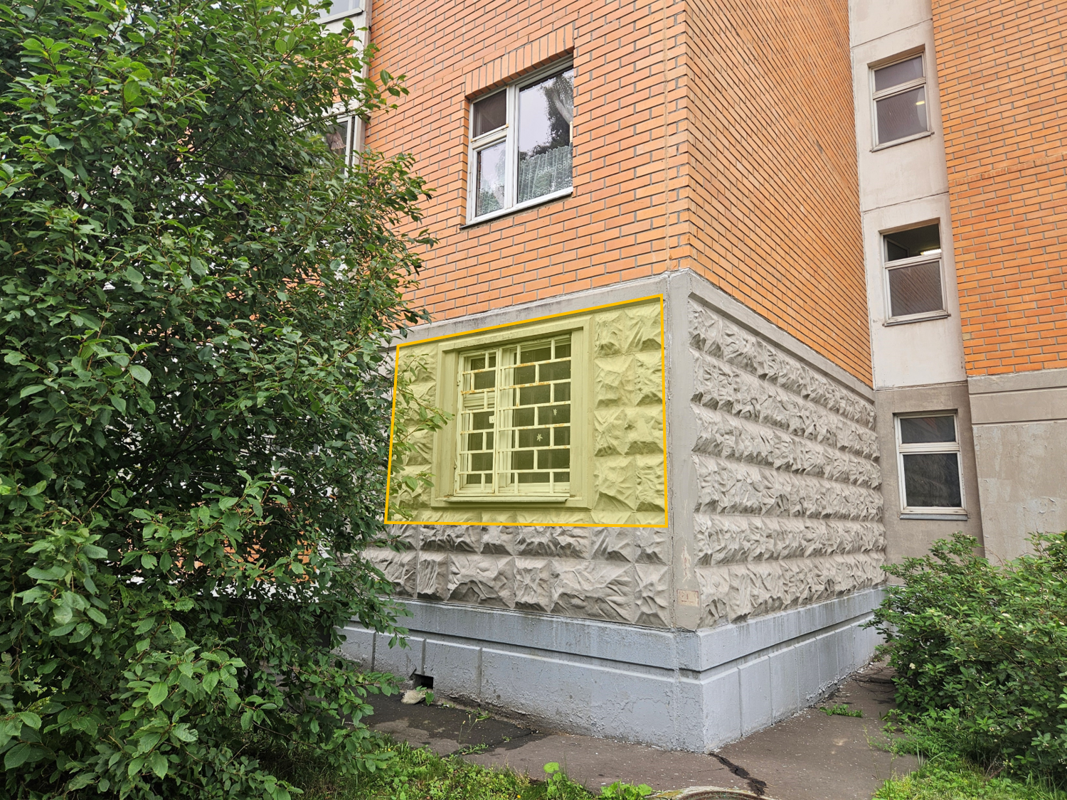 ГП16964079.Квартира.Фасад здания с выделенными окнами реализуемого объекта_3.png