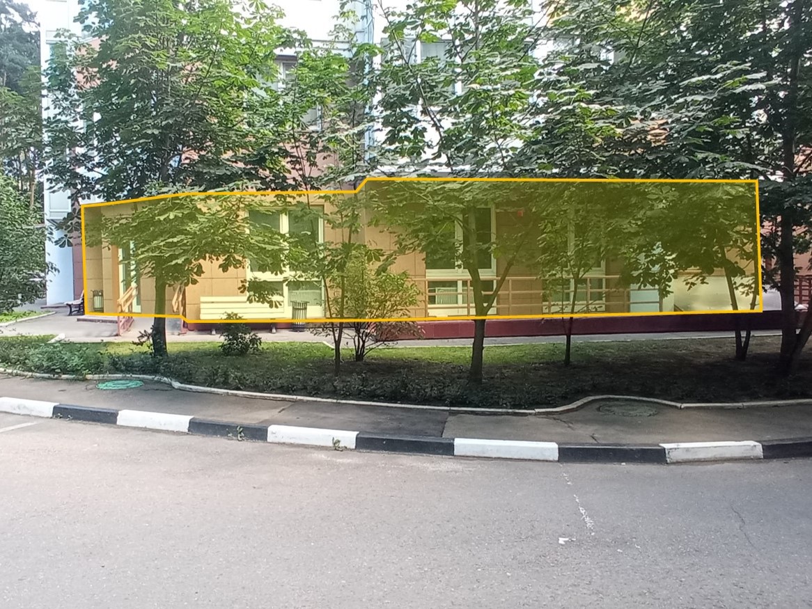 ГП16966831.Нежилое помещение.Фасад здания с выделенными окнами реализуемого объекта.jpg