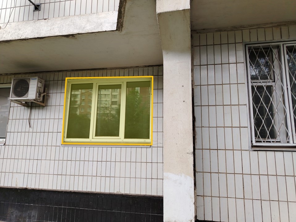 ГП16822402.Нежилое помещение.Фасад здания с выделенными окнами реализуемого объекта_2.jpg