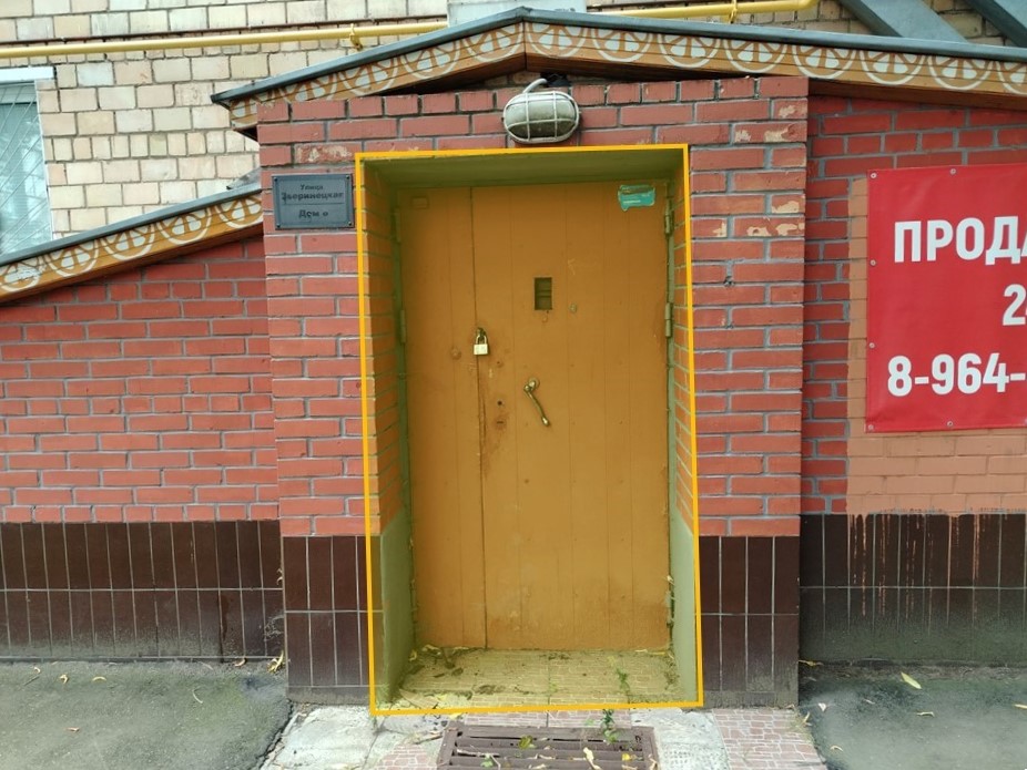 ГП16946152.Нежилое помещение.Фасад здания с выделенными окнами реализуемого объекта_2.jpg