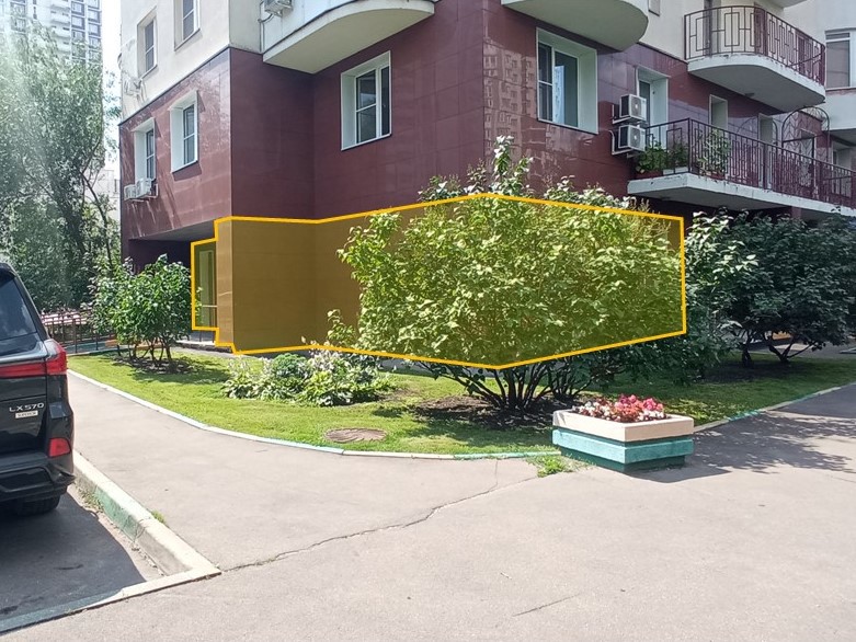 ГП16964498.Нежилое помещение.Фасад здания с выделенными окнами реализуемого объекта.jpg