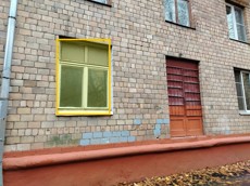 ГП16973823.Квартира.Фасад здания с выделенными окнами реализуемого объекта.jpg