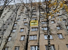 ГП16975052.Квартира.Фасад здания с выделенными окнами реализуемого объекта.jpg