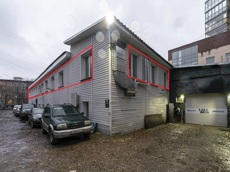 ГП16938031.Нежилое помещение.Фасад здания с выделенными окнами реализуемого объекта.jpg