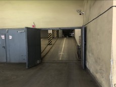 ГП16961541.Машино-место.Фасад здания с выделенными окнами реализуемого объекта.jpg