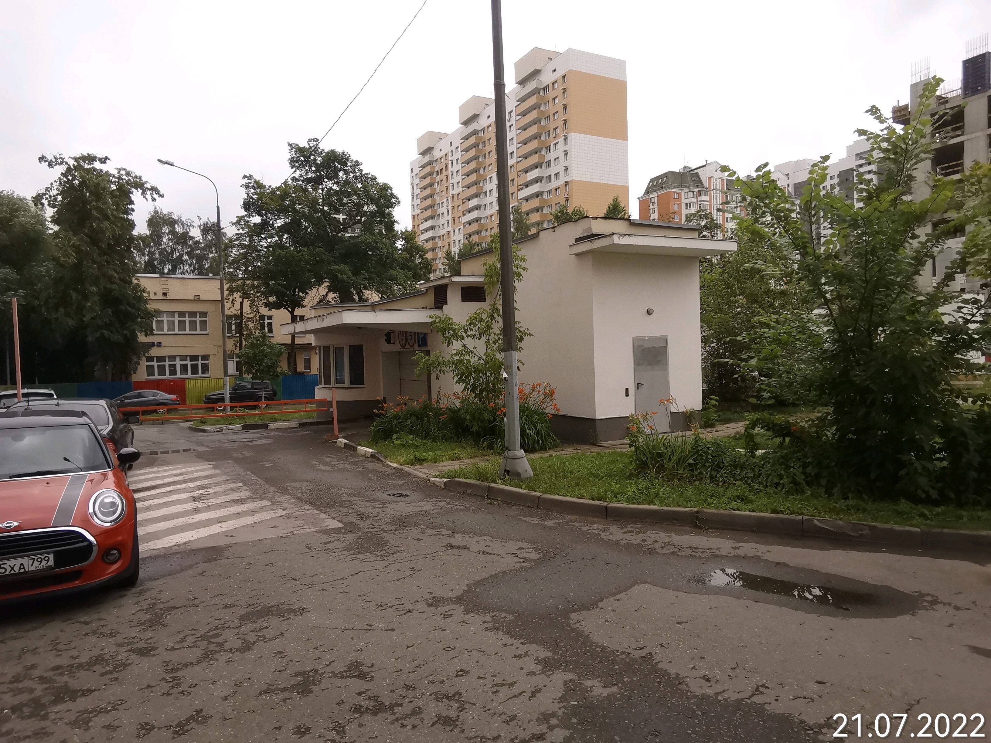 ГП16878111.Машино-место.Фасад здания с выделенными окнами реализуемого объекта.jpg