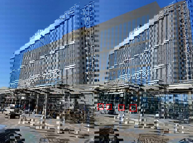 ГП16976885.Нежилое помещение.Фасад здания с выделенными окнами реализуемого объекта.jpg