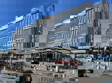 ГП16976885.Нежилое помещение.Фасад здания с выделенными окнами реализуемого объекта.jpg