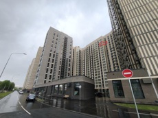 ГП16978109.Квартира.Фасад здания с выделенными окнами реализуемого объекта.jpg